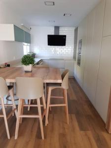Chalet con Piscina barbacoa y amplia terraza