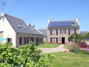 Maisons de vacances L-shaped Breto stone house with sauna, Lampaul-Plouarzel : photos des chambres