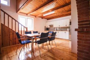 Holiday home with garden, close to the lake