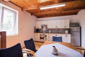 Holiday home with garden, close to the lake