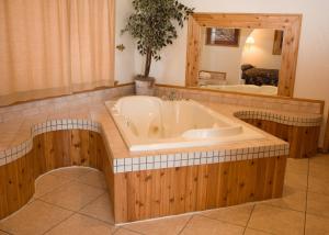 Suite with Hot Tub room in North Country Inn & Suites