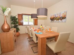 Luxurious Villa in Caldas da Rainha with Swimming Pool