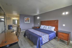 Standard King Room - Smoking room in Budget Lodge Churchland
