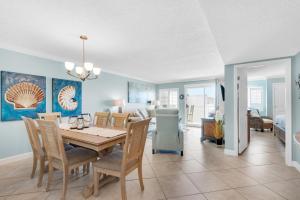 Holiday Surf and Racquet Club 711