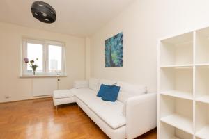 Warszawa Aleja Jana Pawła II Apartment by Renters