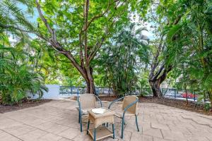 Harbourside Pool Escape with Leafy Alfresco Patio