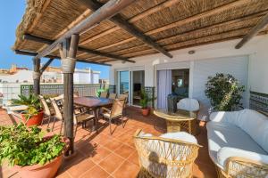 Holidays2Fuengirola Duplex with stunning sea view, terraces,1st line beside port