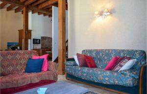 Maisons de vacances Awesome Home In Mauvires With Wifi, Private Swimming Pool And 3 Bedrooms : photos des chambres