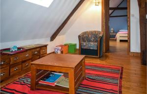 Maisons de vacances Stunning Home In Mauvires With Private Swimming Pool, Can Be Inside Or Outside : photos des chambres