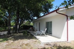 Maisons de vacances Agreable maison avec piscine 6 couchages au calme : photos des chambres