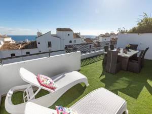 VACATION MARBELLA I Terrazas de Banus, Romantic, Jacuzzi, Pet-Friendly, Cosy Duplex Penthouse, 2min walk to Marina