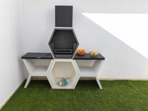 VACATION MARBELLA I Terrazas de Banus, Romantic, Jacuzzi, Pet-Friendly, Cosy Duplex Penthouse, 2min walk to Marina