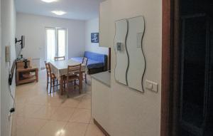 Nice Apartment In Mandre With 2 Bedrooms, Wifi And Indoor Swimming Pool