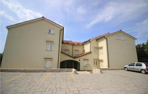 Amazing Apartment In Mandre With Wifi And Indoor Swimming Pool