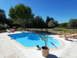 Villa de plain pied avec BBQ et piscine - Fox-Amphoux
