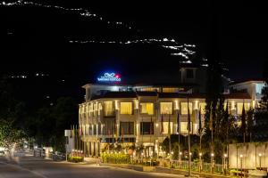 The Vaishnodevi Sarovar Portico