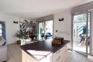 Maisons de vacances Guilhermy - Maison contemporaine avec jardin : Maison 3 Chambres