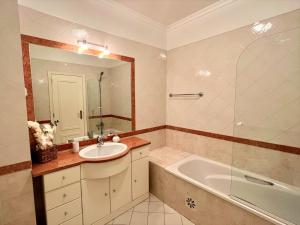 Vilamoura Central 2 With Pool by Homing