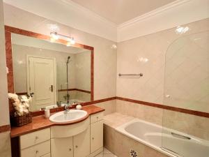 Vilamoura Central 2 With Pool by Homing