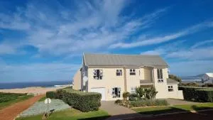 BEAUTIFUL COTTAGE FANTASTIC BEACH - Oesterbaai