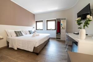 Deluxe Triple Room room in Ruggero Settimo - Room & Suite