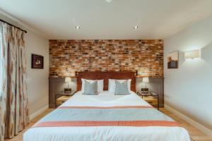 Family Room room in Sandburn Hall