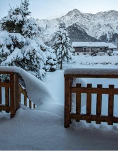 Chalets CHALET Trois Bois - Alpes Travel - LES HOUCHES - sleeps 8 : photos des chambres
