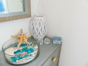 Greek Island Style 2 bedroom Villa with Pool next to the Sea