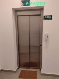 QUARTO ANDAR VISTA PARA O MAR COM piscina CLIMATIZADA
