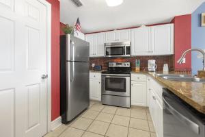 Majestic Beach Towers I #2210