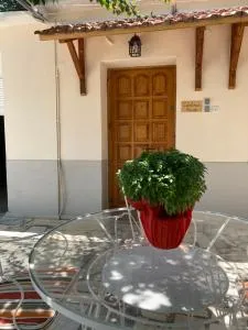 Catalina's house -Μικρή εξοχική κατοικία με αυλή & parking - Sikéa