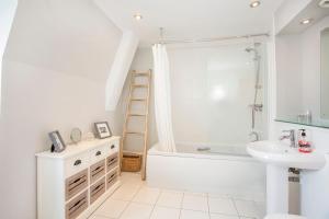 79 Centurion Square with Parking & Lift