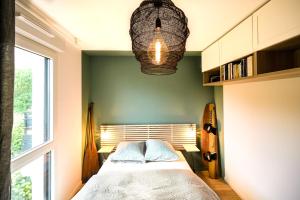 Appartements L'Olympique: appartement cosy, vue canal grande terrasse et parking : photos des chambres