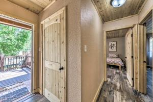 Sleepy Bear Cabin in Ruidoso Deck and Yard Games!