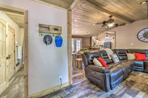 Sleepy Bear Cabin in Ruidoso Deck and Yard Games!