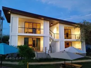 The Boathouse at Calatagan - Sipating