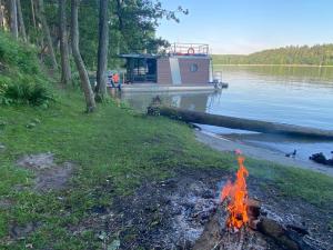 Domek pływający HouseBoat 4U