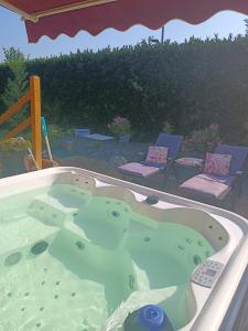 Maisons de vacances Chalet & SPA sur la Cote Fleurie : photos des chambres