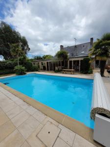 Maisons de vacances Gite La Maison de Gouville, avec piscine et SPA, proche mer : photos des chambres