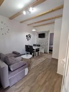 扎科维奇斯塔纳旅馆 - 福查