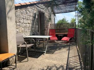 B&B / Chambres d'hotes Chambre d'hotes climatisee avec terrasse et spa : photos des chambres