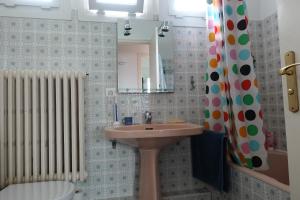 Villas Maison avec jardin, au centre de Nancy, a 2 pas de la Fac de lettres : photos des chambres