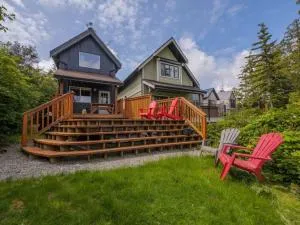 Bear Coast, Cabin with Hot Tub, Patio, and Waterview - Bamfield