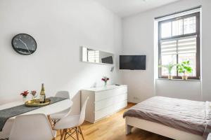 Discover Krakow Apartments - 5 Borowickiej St - Studio next to Opera and Unity Centre
