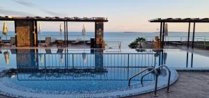 Dolce Vita II Waterfront Breeze Sea View Luxury Apartament