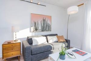 Music Row Retreat with Pool and Free Parking, Walk to Bars!