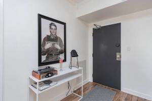 Music Row Retreat with Pool and Free Parking, Walk to Bars!