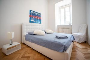 Art & History - NEW - Modern Classic Apartment