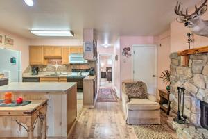 Red River Ski Condo on Main St - Mtn View!