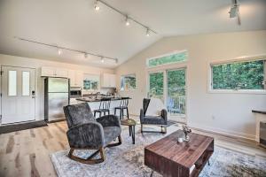 Airy and Bright Hideaway Near Smugglers Notch!